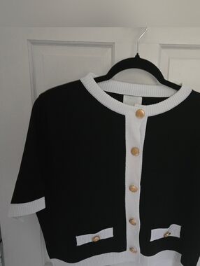 NWT H&M Black and White Short Sleeve Cropped Cardigan with Gold Buttons